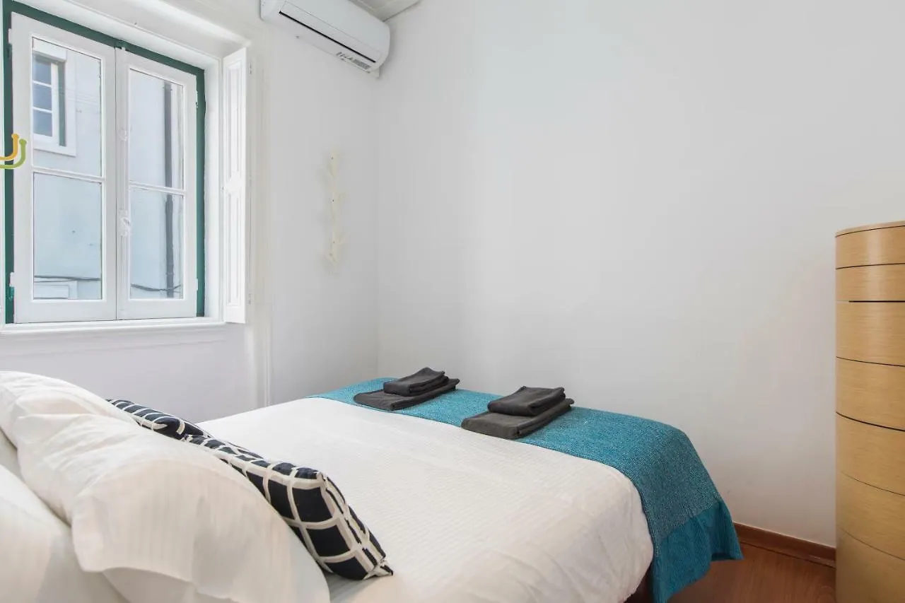 Апартаменты The Castle Life In 3Bdr Apartament Лиссабон